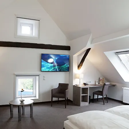 Huenerbein's Posthotel In Bissendorf Отель