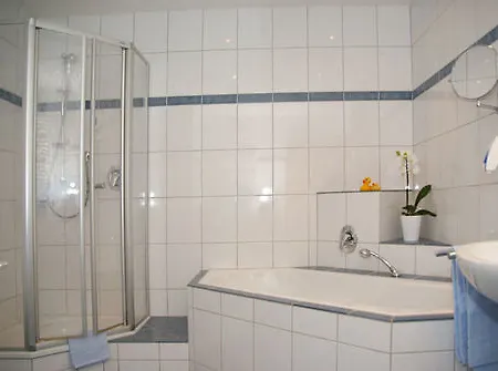 Huenerbein's Posthotel Otel